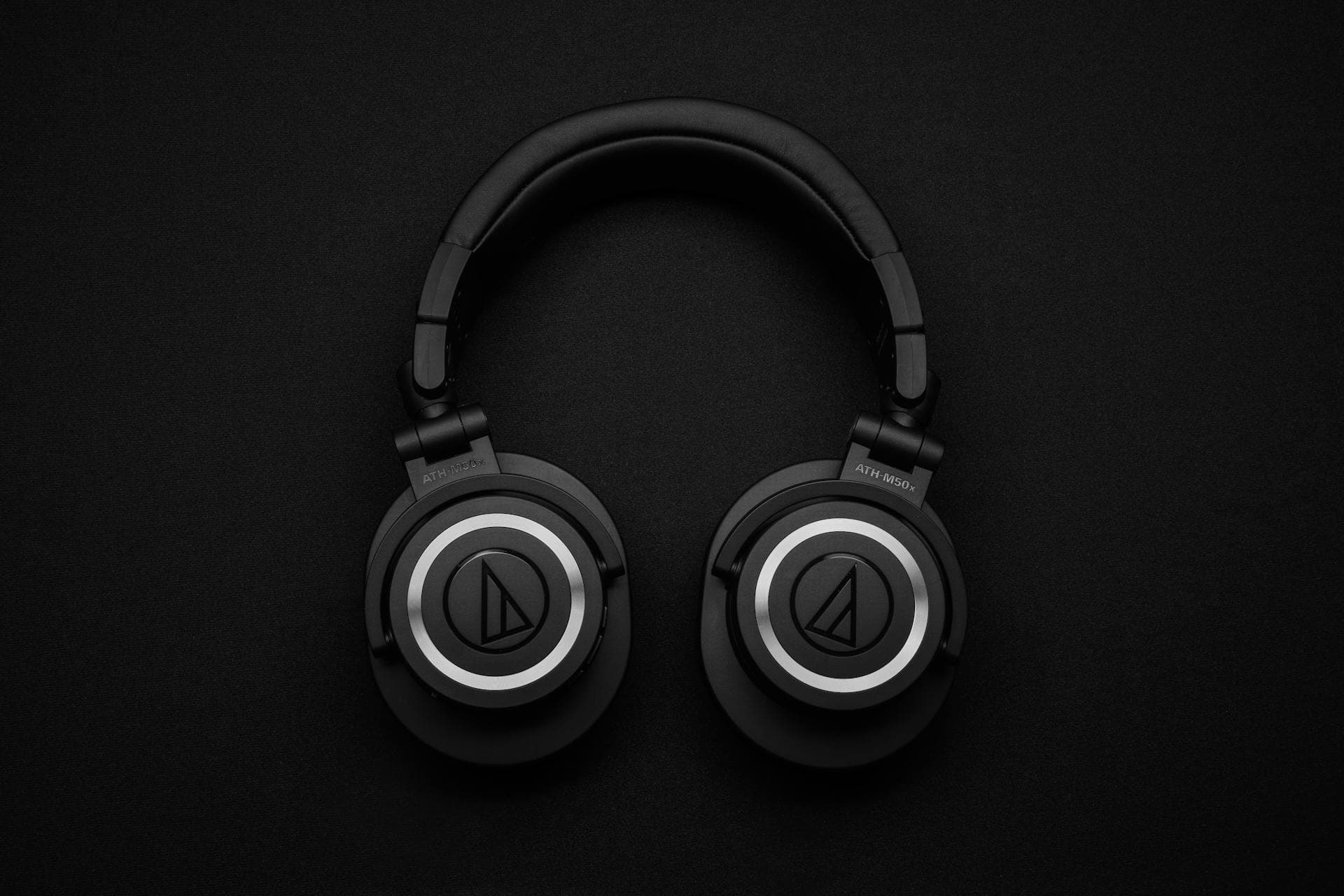 htg56-black-headphone